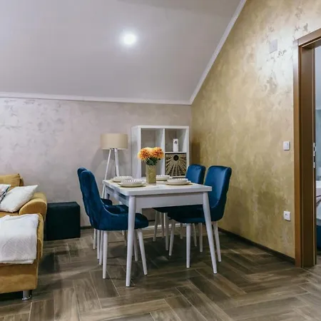 Sunrise Riverside House *