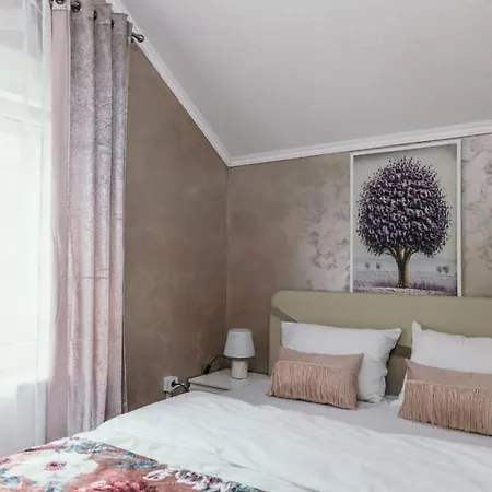 Sunrise Riverside House *