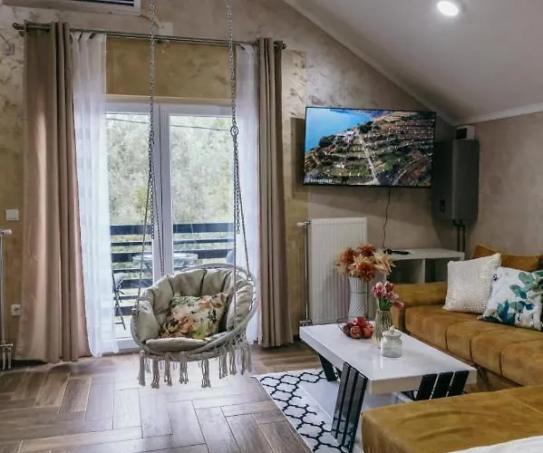 别墅 Sunrise Riverside House-private Garden, Jacuzzi & Bbq Celarevo