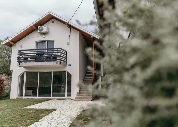 别墅 Sunrise Riverside House-private Garden, Jacuzzi & Bbq