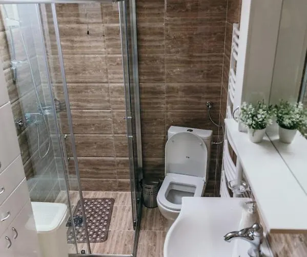 Sunrise Riverside House-private Garden, Jacuzzi & Bbq * Celarevo