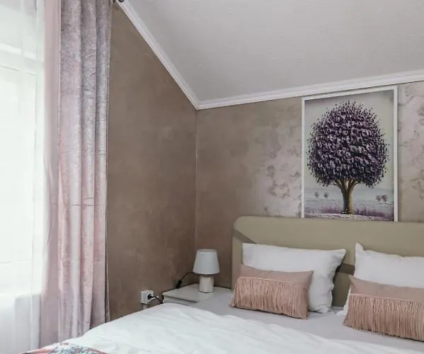 Sunrise Riverside House-private Garden, Jacuzzi & Bbq *