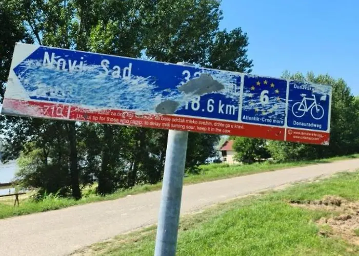 Sunrise Riverside House-private Garden, Jacuzzi & Bbq 别墅