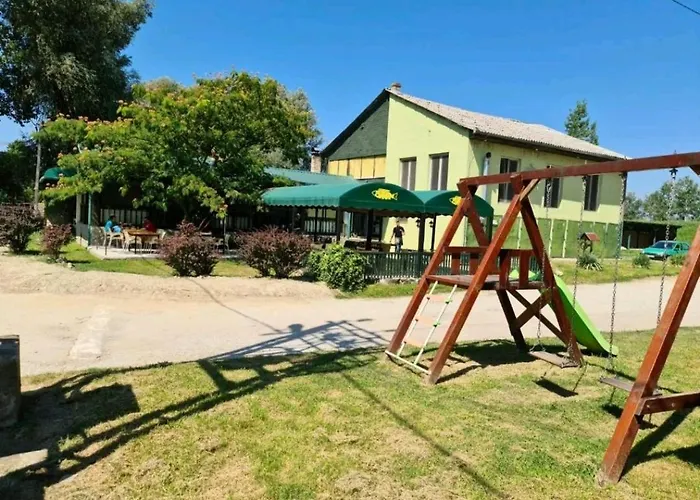 Sunrise Riverside House-private Garden, Jacuzzi & Bbq 别墅