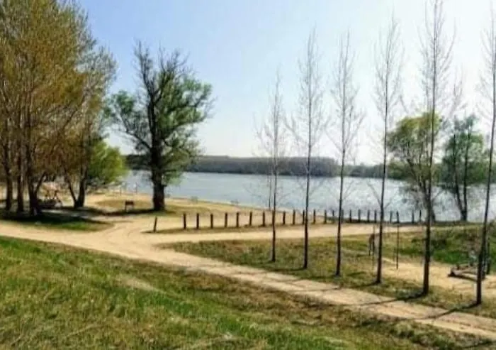 Sunrise Riverside House-private Garden, Jacuzzi & Bbq *