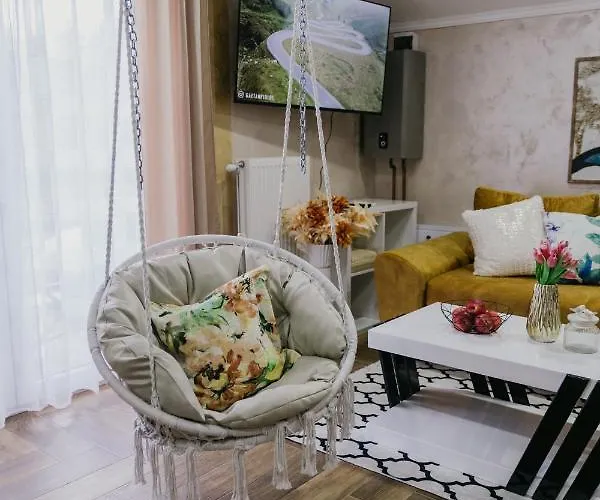 Sunrise Riverside House-private Garden, Jacuzzi & Bbq *