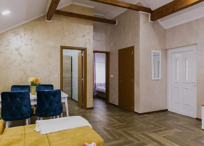 Sunrise Riverside House-private Garden, Jacuzzi & Bbq