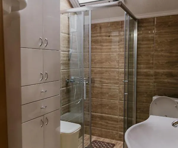 Sunrise Riverside House-private Garden, Jacuzzi & Bbq 别墅 *