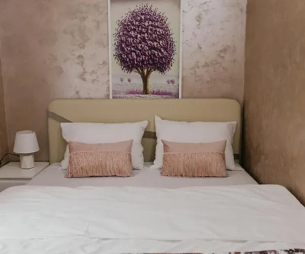 Sunrise Riverside House-private Garden, Jacuzzi & Bbq Celarevo