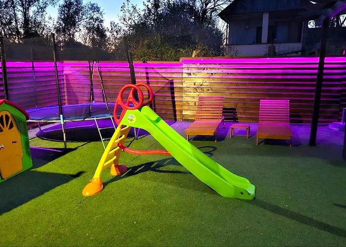 别墅 Sunrise Riverside House-private Garden, Jacuzzi & Bbq Celarevo