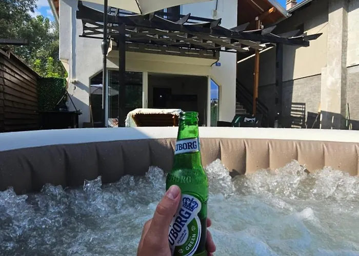 Sunrise Riverside House-private Garden, Jacuzzi & Bbq 别墅 *