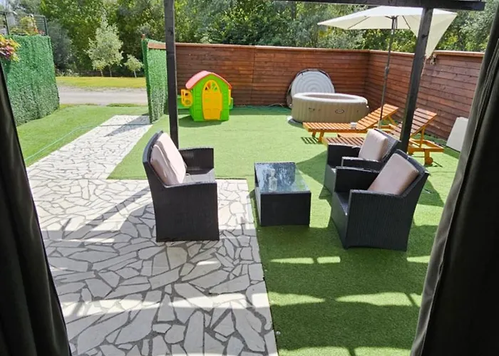 别墅 Sunrise Riverside House-private Garden, Jacuzzi & Bbq Celarevo